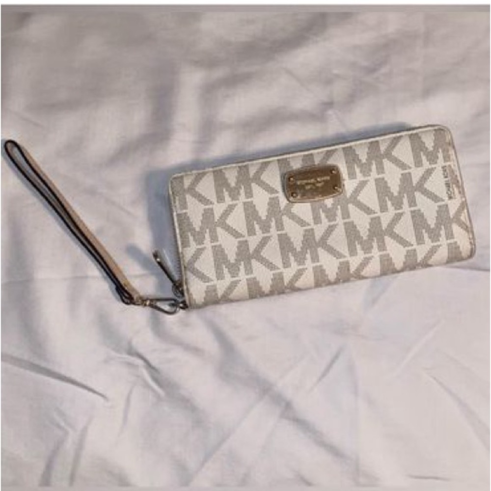Michael kors large wristlet wallet